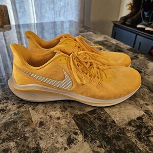 Nike Air Zoom Vomero 14 Running Shoes Men Size 12.5 Yellow/White